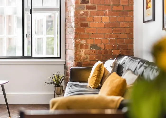 Chic One Bed Apartment- City Living In Converted Cocoa Warehouse York Parking