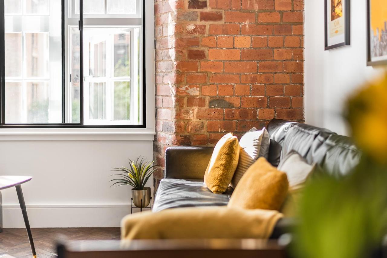 Chic One Bed Apartment- Living In Converted Cocoa Warehouse Parking Apartment
