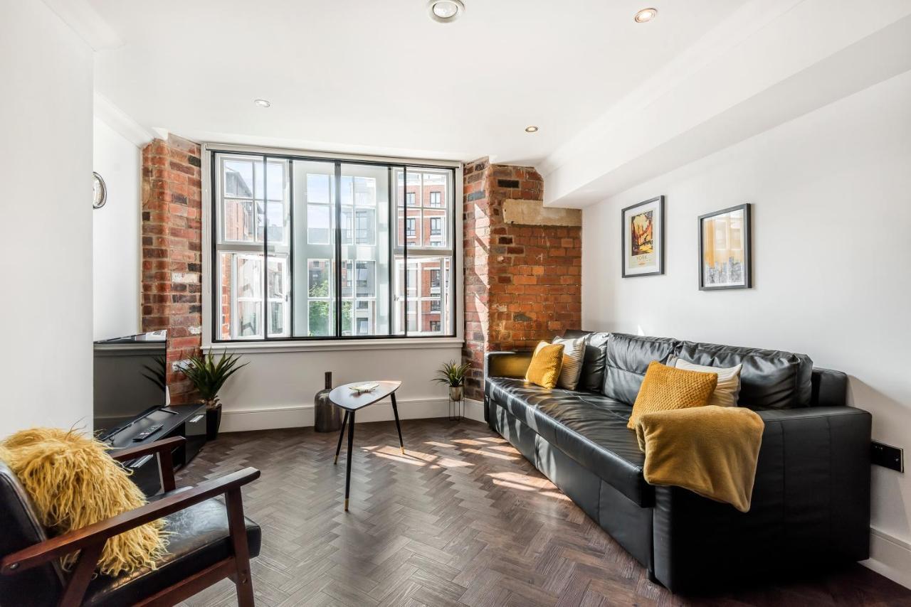 Chic One Bed Apartment- Living In Converted Cocoa Warehouse Parking Apartment