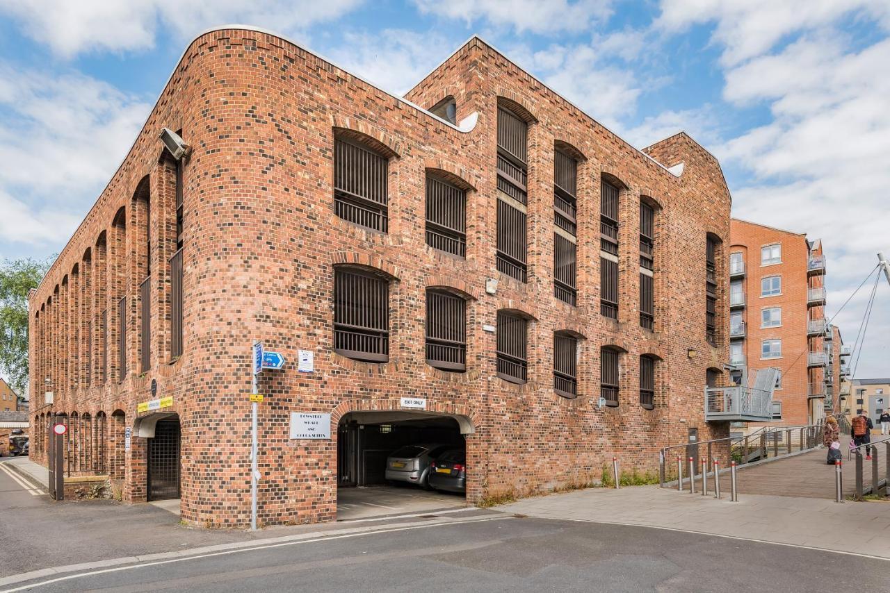 Apartment Chic One Bed Apartment- Living In Converted Cocoa Warehouse Parking