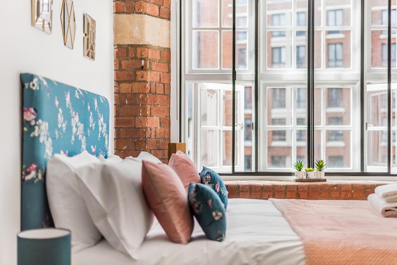 Chic One Bed Apartment- Living In Converted Cocoa Warehouse Parking Apartment *