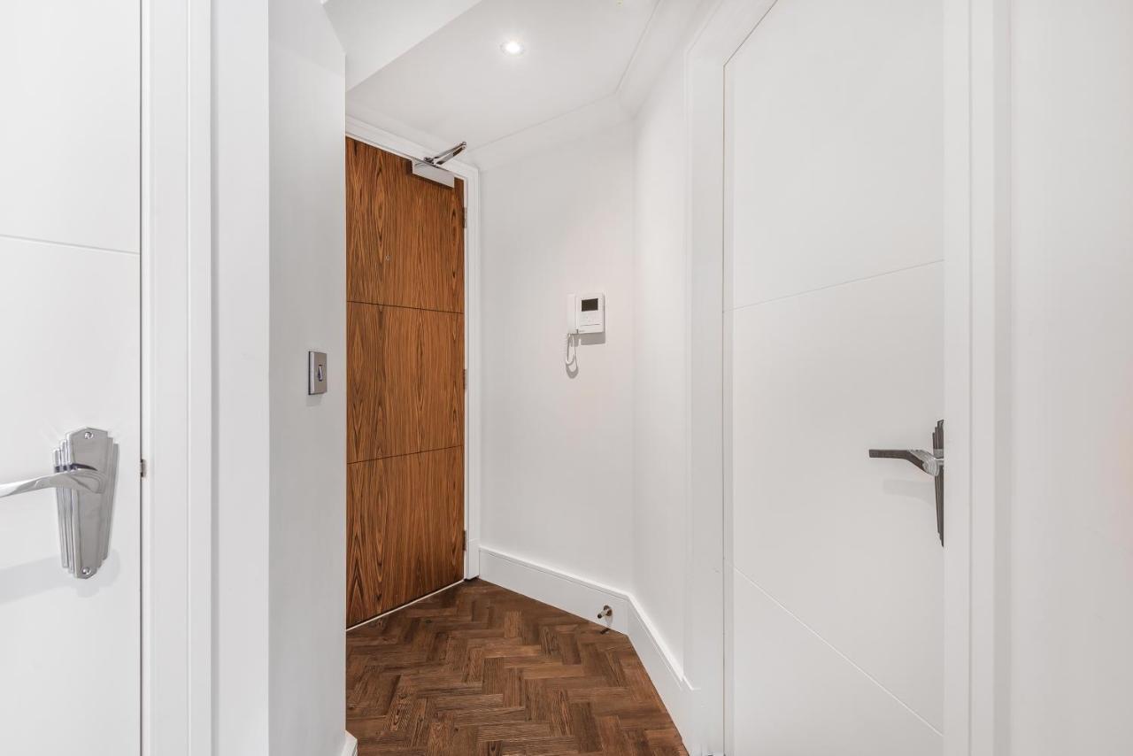 Chic One Bed Apartment- Living In Converted Cocoa Warehouse Parking Apartment *