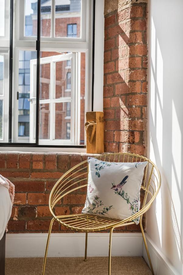 Chic One Bed Apartment- Living In Converted Cocoa Warehouse Parking *